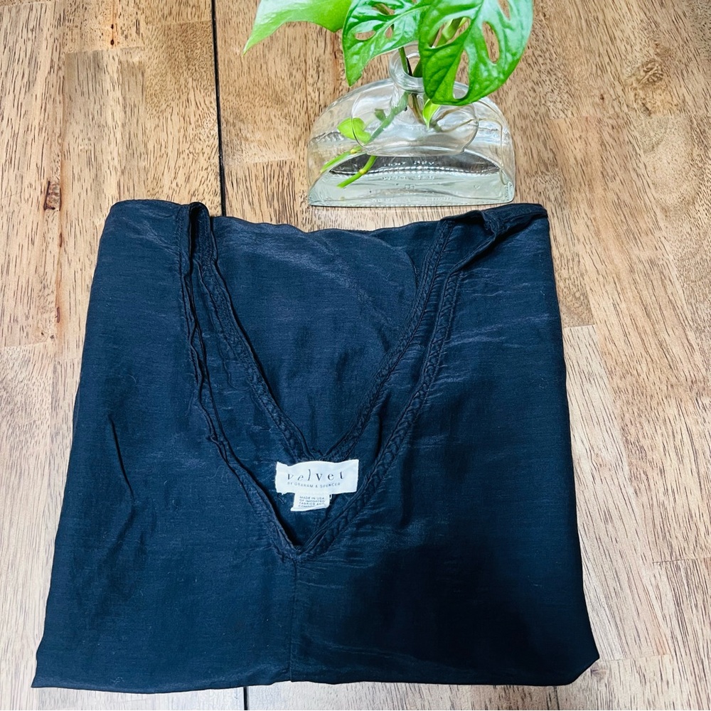 Velvet by Graham & Spencer black top - Picture 4 of 9